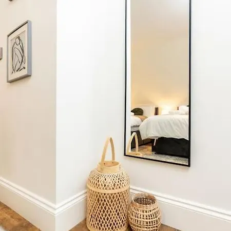 Daire Tranquil Riverfront Oasis At High Bridge Court Knaresborough