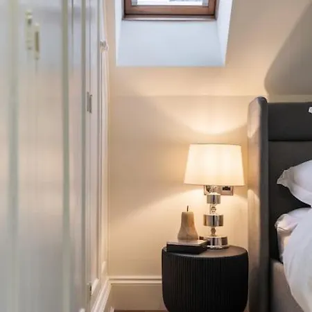 Tranquil Riverfront Oasis At High Bridge Court Daire Knaresborough
