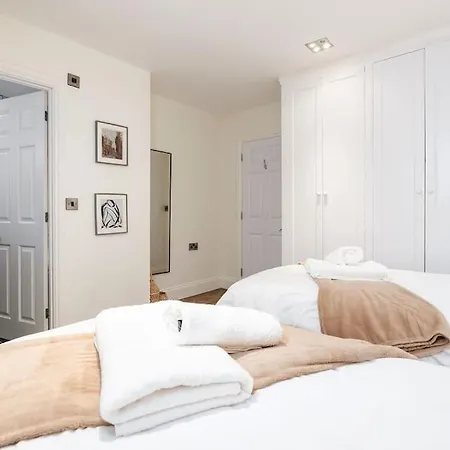 Tranquil Riverfront Oasis At High Bridge Court Apartment