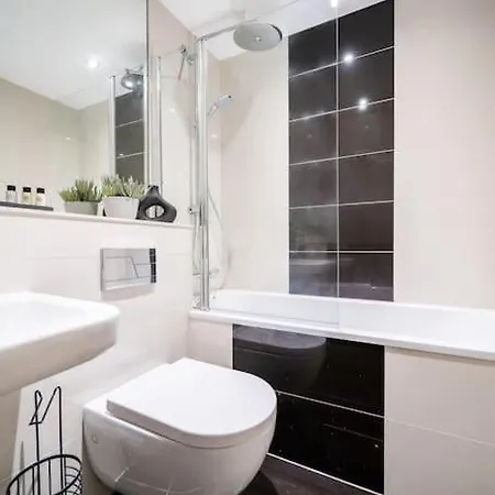 Tranquil Riverfront Oasis At High Bridge Court * Knaresborough