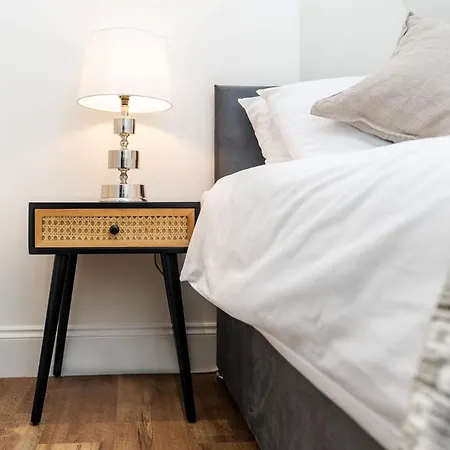 Tranquil Riverfront Oasis At High Bridge Court