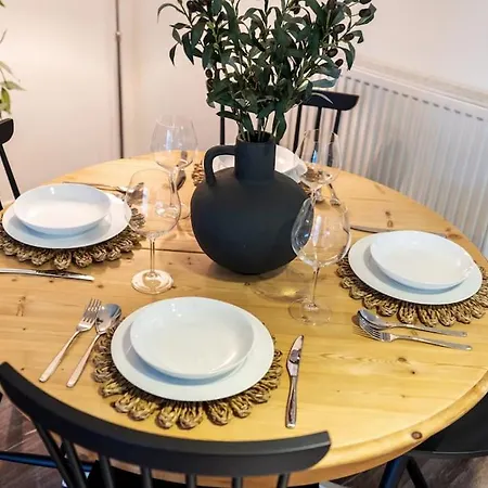 Tranquil Riverfront Oasis At High Bridge Court