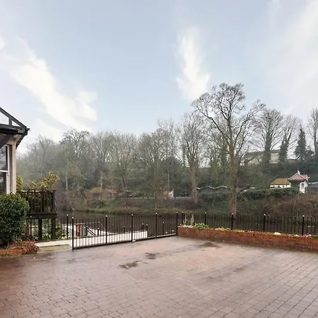 Lägenhet Tranquil Riverfront Oasis At High Bridge Court