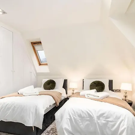 Tranquil Riverfront Oasis At High Bridge Court